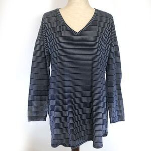 Two Hearts Maternity Navy Stripe V-Neck Tee Size Large
